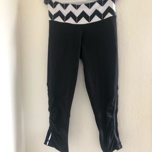 Lululemon Chevron Yoga Crop Pants Size 2